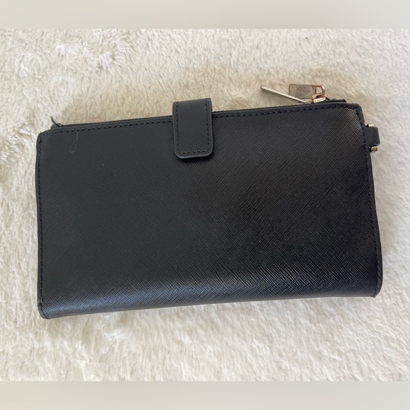 Michael Kors Wallet GUC - Picture 3 of 9